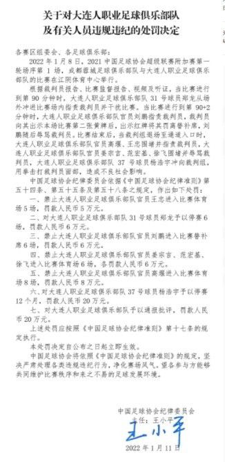 同时曝光的还有一众女演员的单人海报，洋溢着青春朝气和时代特色的形象令人眼前一亮